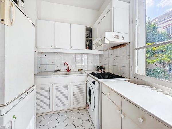 Appartement deux pièces en rez-de-jardin