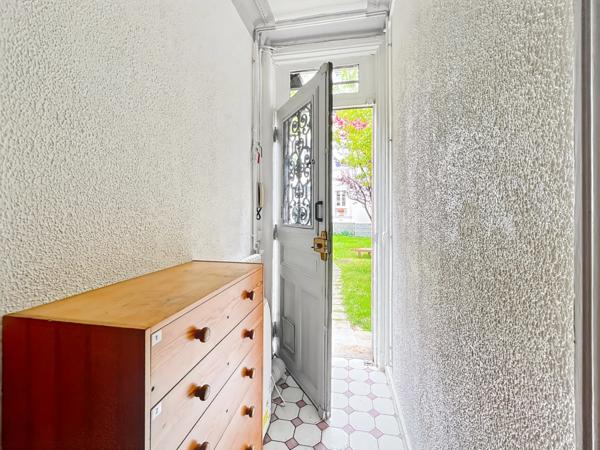 Appartement deux pièces en rez-de-jardin