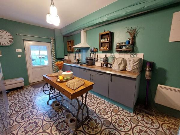 Bray-sur-Seine, maison rénovée plus grange sur terrain clos.