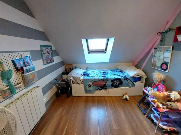 Bray-sur-Seine, maison rénovée plus grange sur terrain clos.