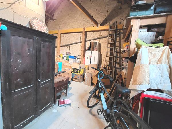 Bray-sur-Seine, maison rénovée plus grange sur terrain clos.