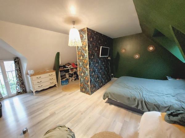 Bray-sur-Seine, maison rénovée plus grange sur terrain clos.