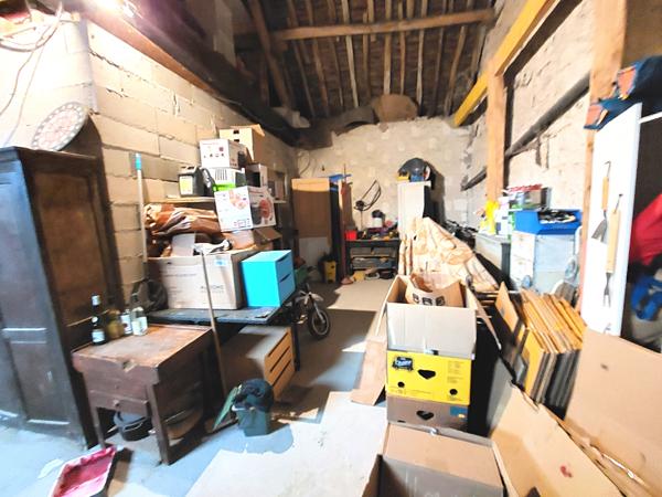 Bray-sur-Seine, maison rénovée plus grange sur terrain clos.