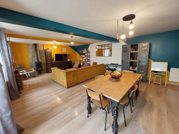 Bray-sur-Seine, maison rénovée plus grange sur terrain clos.