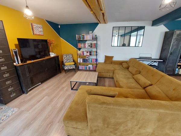 Bray-sur-Seine, maison rénovée plus grange sur terrain clos.