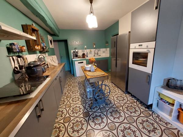 Bray-sur-Seine, maison rénovée plus grange sur terrain clos.