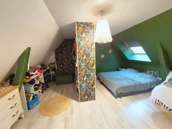 Bray-sur-Seine, maison rénovée plus grange sur terrain clos.