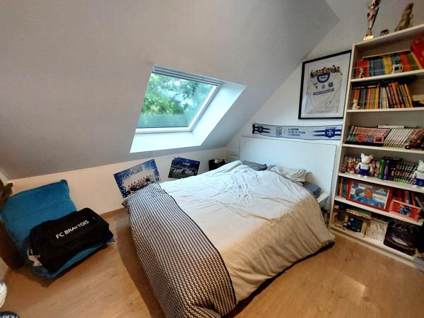 Bray-sur-Seine, maison rénovée plus grange sur terrain clos.