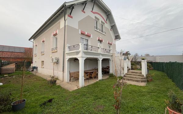 Maison à vendre    8 pièces • 236 m2 Les Abrets