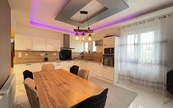 Maison à vendre    8 pièces • 236 m2 Les Abrets