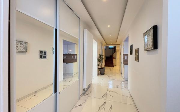 Maison à vendre    8 pièces • 236 m2 Les Abrets