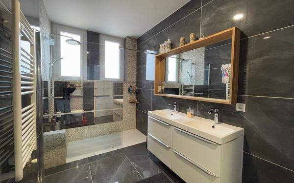 Maison à vendre    8 pièces • 236 m2 Les Abrets