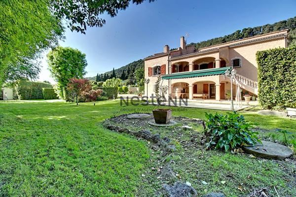 Les Pennes-Mirabeau, propriété avec plus de 3.500m² de terrain paysagé