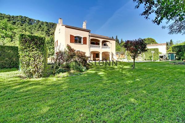 Les Pennes-Mirabeau, propriété avec plus de 3.500m² de terrain paysagé