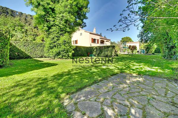 Les Pennes-Mirabeau, propriété avec plus de 3.500m² de terrain paysagé