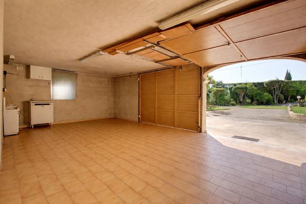 Les Pennes-Mirabeau, propriété avec plus de 3.500m² de terrain paysagé