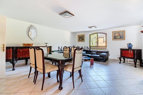 Les Pennes-Mirabeau, propriété avec plus de 3.500m² de terrain paysagé
