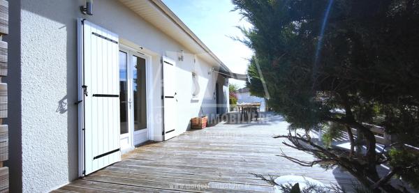 MANSLE - PAVILLON SUR SOUS-SOL 115 M² AVEC PISCINE, TERRASSE, GARAGE ET TERRAIN CLOS DE 1 004 m²