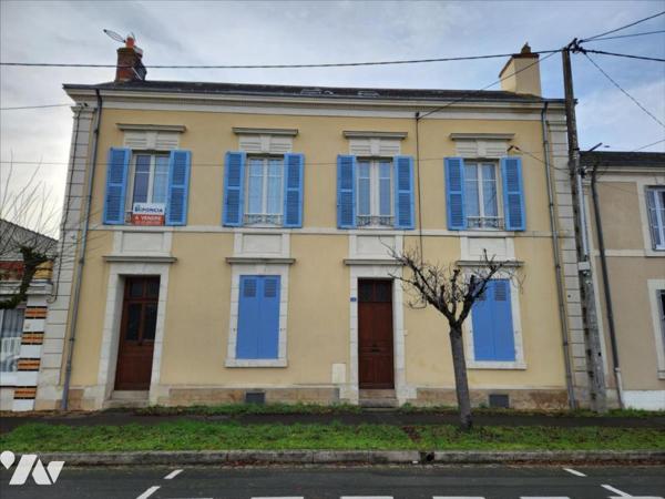 LA FLECHE, Maison de 184 m² avec garage et jardin.