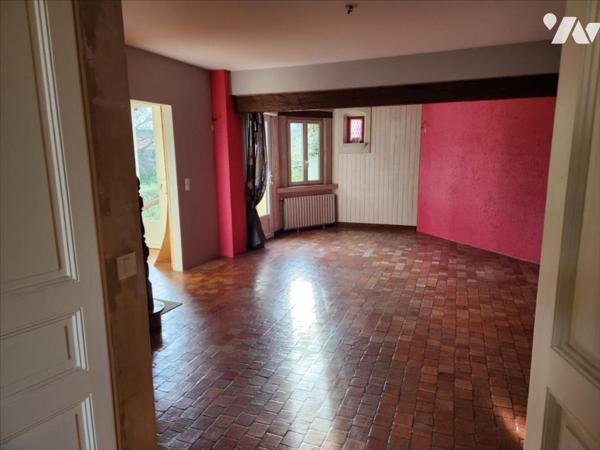 LA FLECHE, Maison de 184 m² avec garage et jardin.