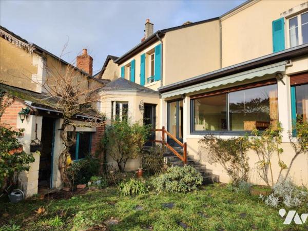 LA FLECHE, Maison de 184 m² avec garage et jardin.