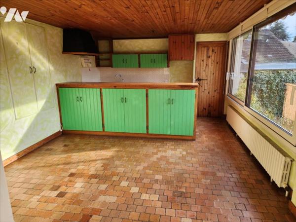 LA FLECHE, Maison de 184 m² avec garage et jardin.