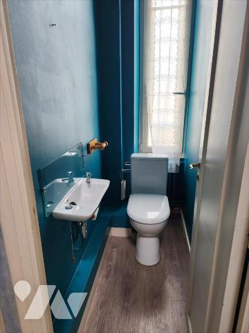 LA FLECHE, Maison de 184 m² avec garage et jardin.