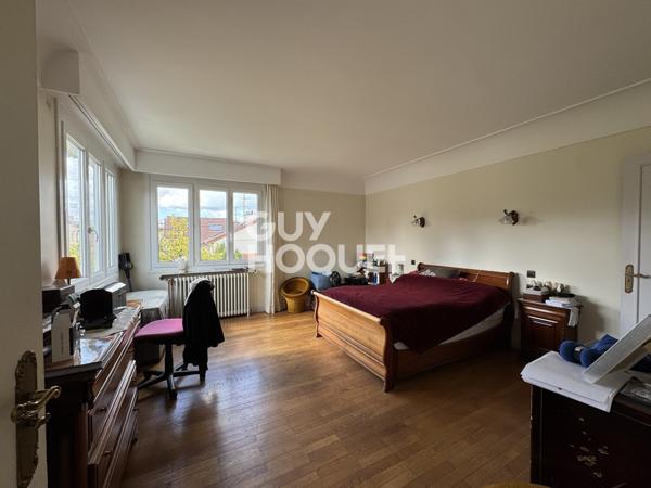 MAISON À VENDRE DE 5 PIÈCES DE 688,00 M²