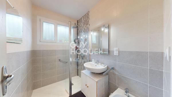 A VENDRE : Maison de plain pied 107 m² + vieille maison de 124 m²