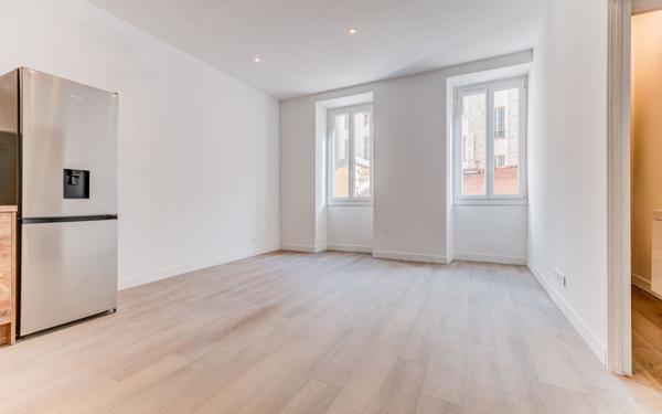 Appartement à vendre    2 pièces • 3,20 m2 Nice