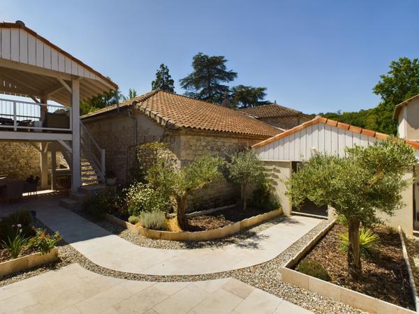 Touffailles (82190) Touffailles Ravissante maison au village avec 4 chambres, cour jardin et potager