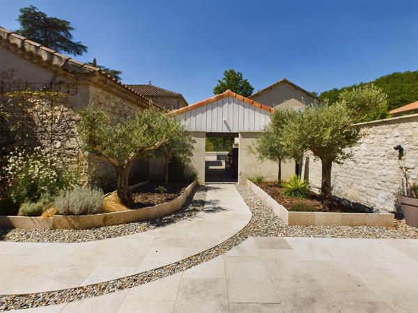 Touffailles (82190) Touffailles Ravissante maison au village avec 4 chambres, cour jardin et potager