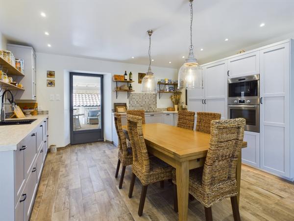 Touffailles (82190) Touffailles Ravissante maison au village avec 4 chambres, cour jardin et potager