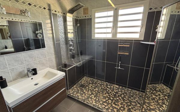 Maison à vendre    4 pièces • 90 m2 Sainte-Suzanne