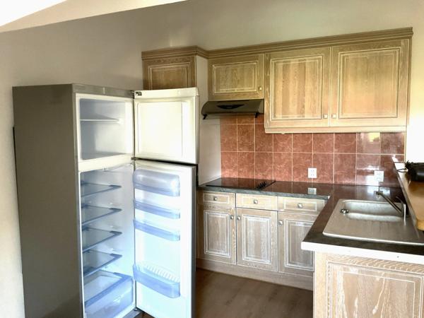 IMMEUBLE 1 local commercial 2 appartements T2 revenus annuels 17Ke ennviron