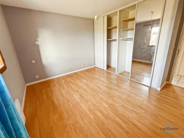 Dpt Gers (32), à vendre BARCELONNE DU GERS Maison T4 de plain pied sur 105 m² habitables + garage attenant et double garage non attenant sur 1193 m² de terrain, au calme