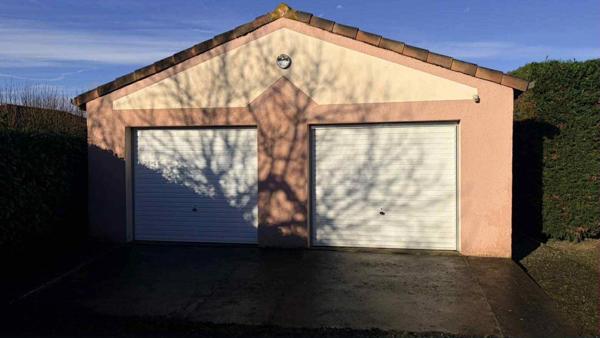 Dpt Gers (32), à vendre BARCELONNE DU GERS Maison T4 de plain pied sur 105 m² habitables + garage attenant et double garage non attenant sur 1193 m² de terrain, au calme