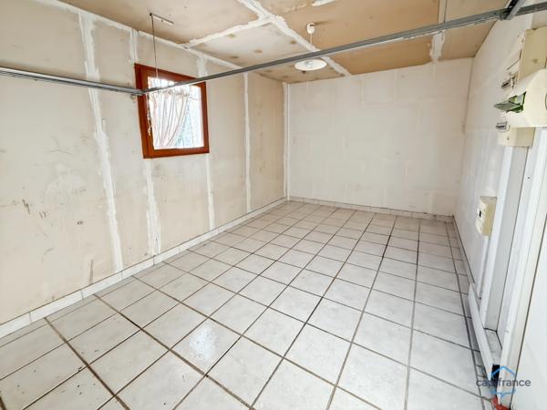 Dpt Gers (32), à vendre BARCELONNE DU GERS Maison T4 de plain pied sur 105 m² habitables + garage attenant et double garage non attenant sur 1193 m² de terrain, au calme