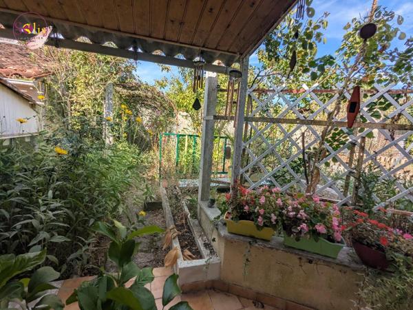 SEGONZAC PLAIN PIED AVEC JARDIN Maison de ville proche ...