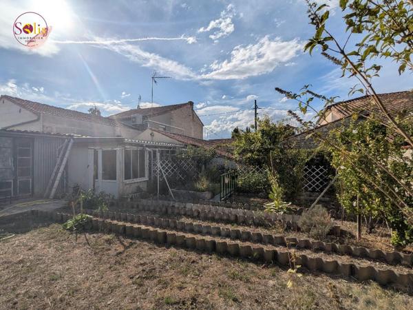 SEGONZAC PLAIN PIED AVEC JARDIN Maison de ville proche ...