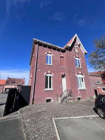 Bel immeuble de 7 appartements avec 12 parking et local vélo