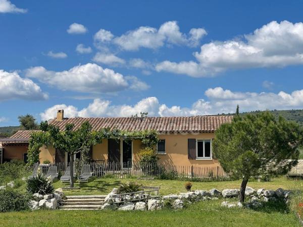 Dpt Vaucluse (84), à vendre SAINT SATURNIN LES APT maison P4 avec garage, terrasse et jardin • Terrain de 3815 m²