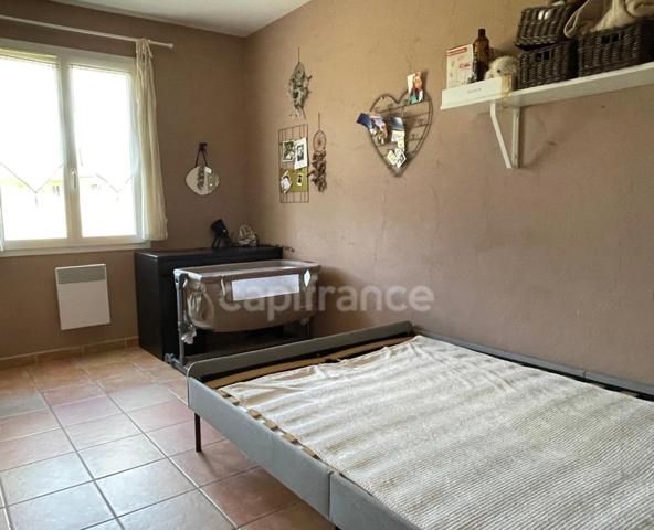 Dpt Vaucluse (84), à vendre SAINT SATURNIN LES APT maison P4 avec garage, terrasse et jardin • Terrain de 3815 m²