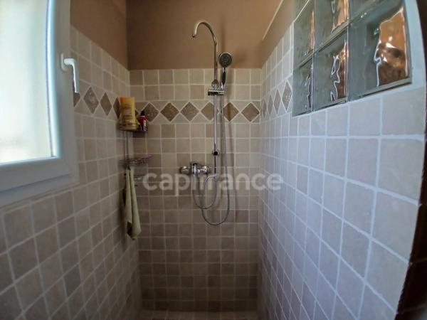 Dpt Vaucluse (84), à vendre SAINT SATURNIN LES APT maison P4 avec garage, terrasse et jardin • Terrain de 3815 m²