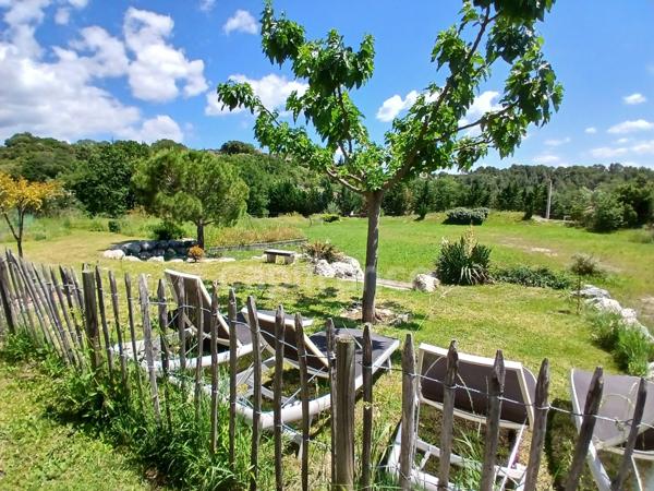 Dpt Vaucluse (84), à vendre SAINT SATURNIN LES APT maison P4 avec garage, terrasse et jardin • Terrain de 3815 m²