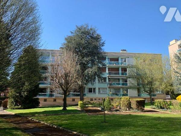 Appartement type Iv (2ème ét. avec asc.) comprenant:
Entrée, salon/séjour, cuisine, 3 chambres...