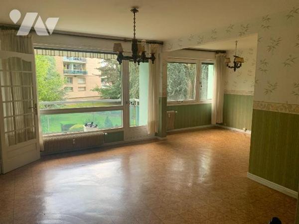 Appartement type Iv (2ème ét. avec asc.) comprenant:
Entrée, salon/séjour, cuisine, 3 chambres...