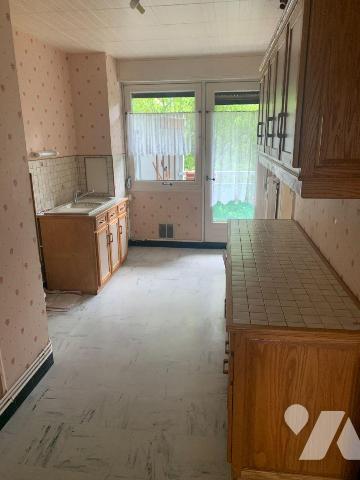 Appartement type Iv (2ème ét. avec asc.) comprenant:
Entrée, salon/séjour, cuisine, 3 chambres...