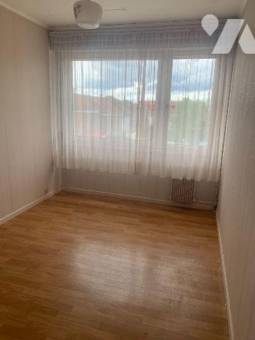 Appartement type Iv (2ème ét. avec asc.) comprenant:
Entrée, salon/séjour, cuisine, 3 chambres...