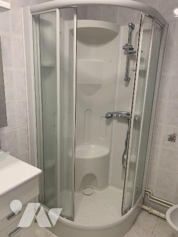 Appartement type Iv (2ème ét. avec asc.) comprenant:
Entrée, salon/séjour, cuisine, 3 chambres...